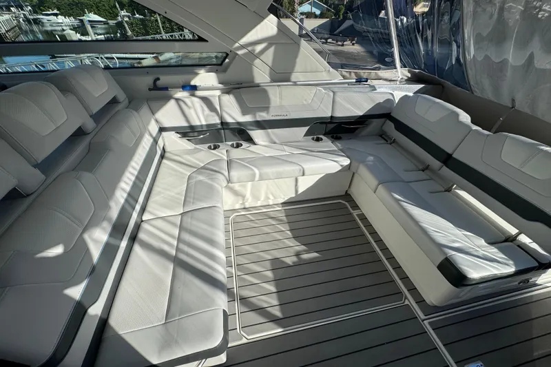 Millennium Falcon Yacht Photos Pics Luxurious seating area on 2023 Formula 400 Super Sport Crossover yacht.