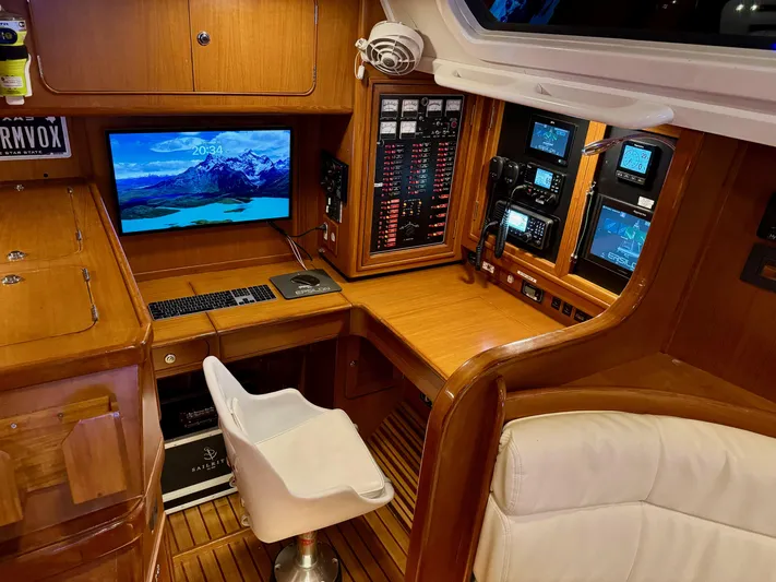 Epsilon Yacht Photos Pics 