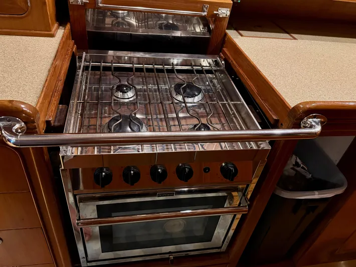 Epsilon Yacht Photos Pics 