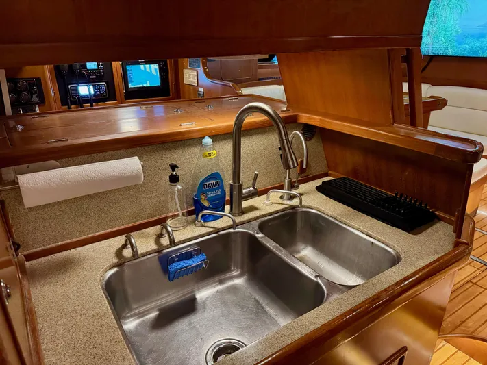 Epsilon Yacht Photos Pics 