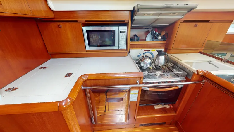 Cadence Yacht Photos Pics Jeanneau Sun Odyssey 54 DS galley