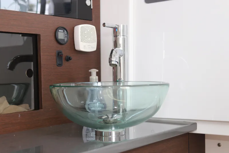 Engine Warranty/seakeeper Yacht Photos Pics 