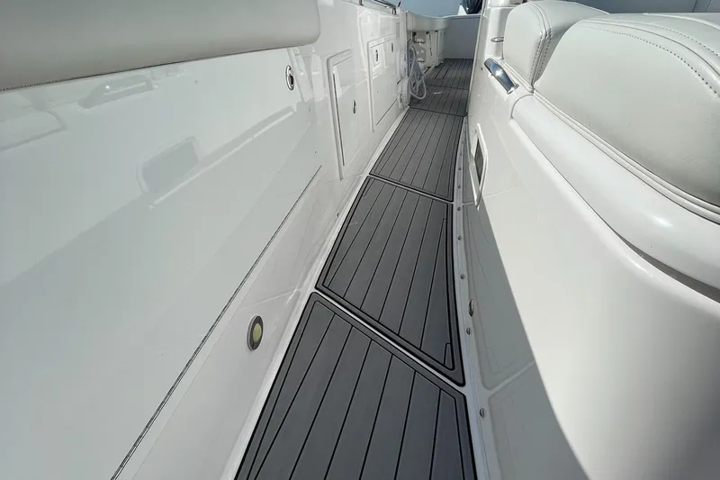 Engine Warranty/seakeeper Yacht Photos Pics 