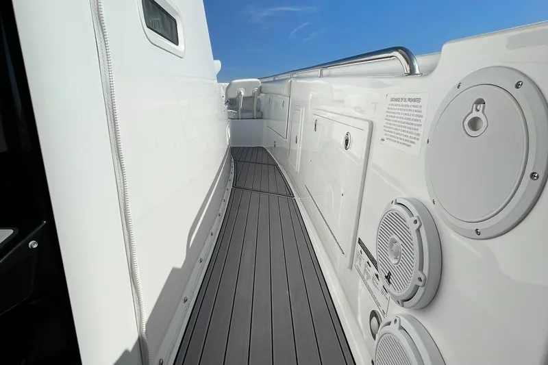 Engine Warranty/seakeeper Yacht Photos Pics 