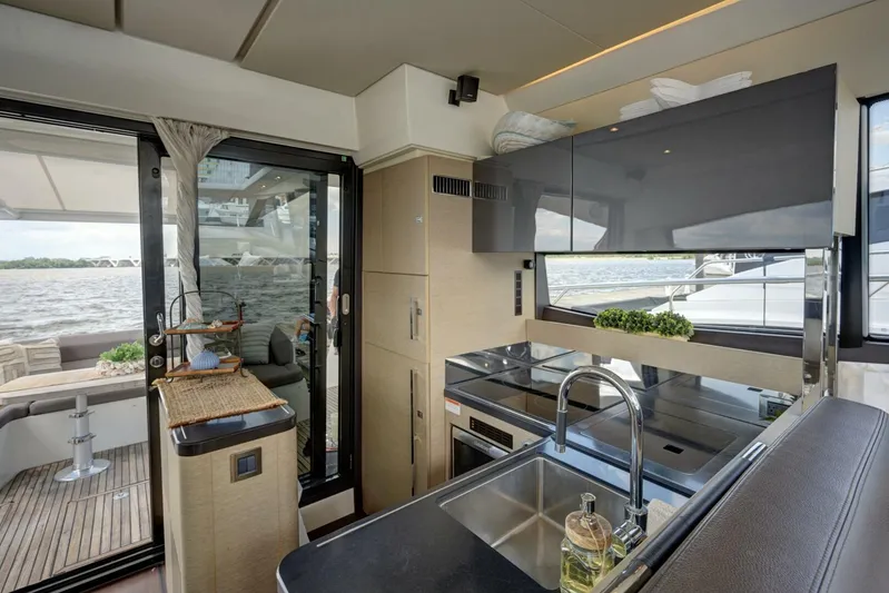 Lady Maro Yacht Photos Pics 2017 Prestige 500 S - Image 14