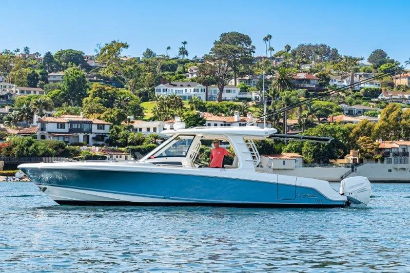 Boston Whaler 350 Realm Yacht Photos Pics 