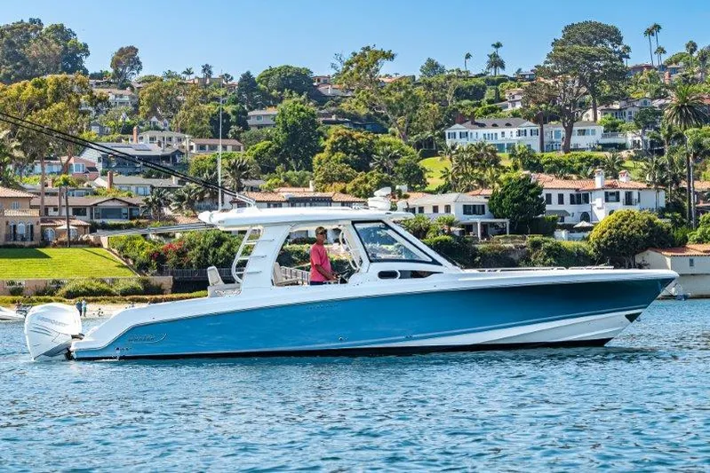 Boston Whaler 350 Realm Yacht Photos Pics 