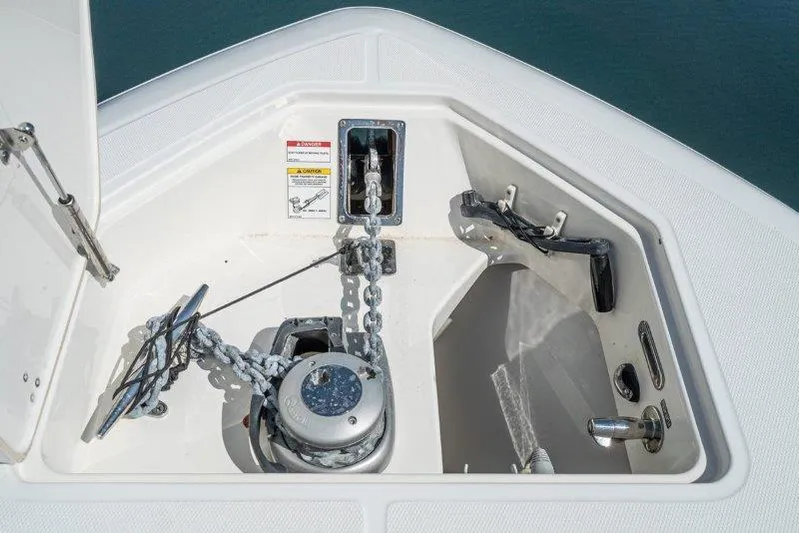 Boston Whaler 350 Realm Yacht Photos Pics 