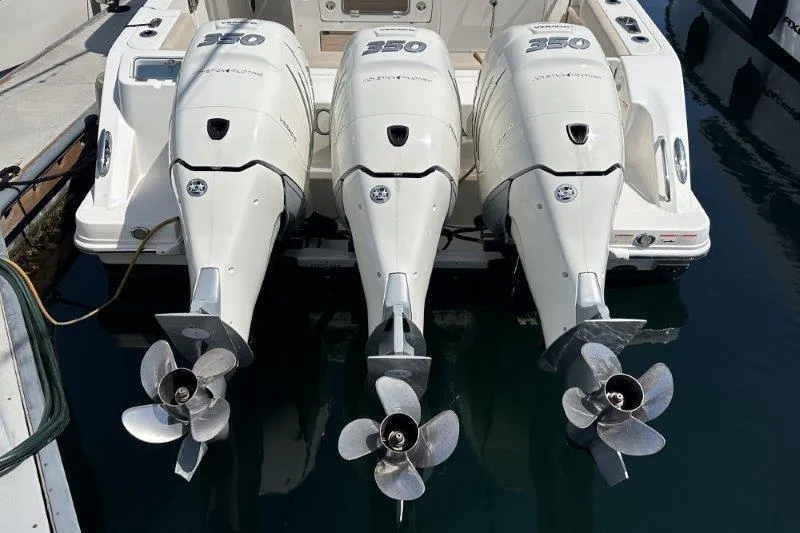 Boston Whaler 350 Realm Yacht Photos Pics 