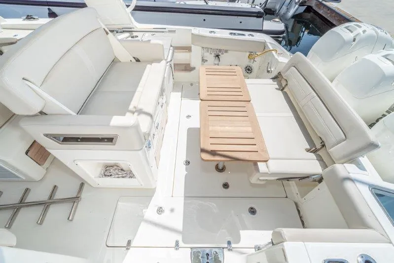 Boston Whaler 350 Realm Yacht Photos Pics 