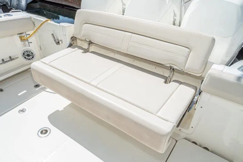 Boston Whaler 350 Realm Yacht Photos Pics 