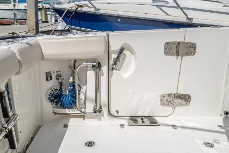 Boston Whaler 350 Realm Yacht Photos Pics 