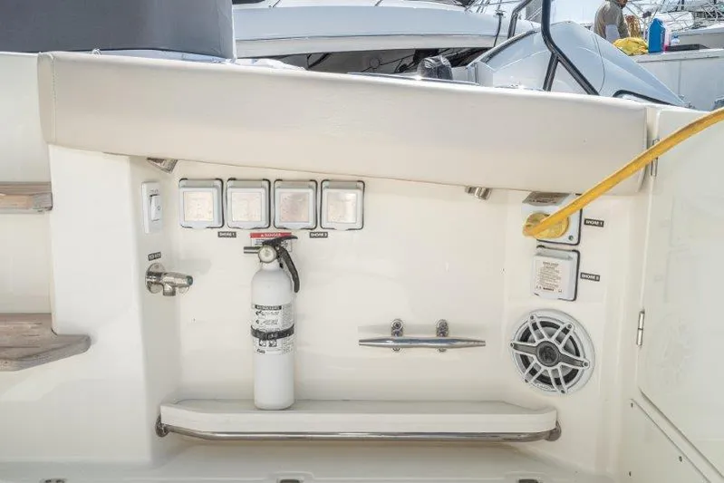 Boston Whaler 350 Realm Yacht Photos Pics 