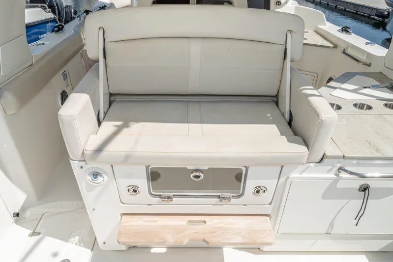 Boston Whaler 350 Realm Yacht Photos Pics 