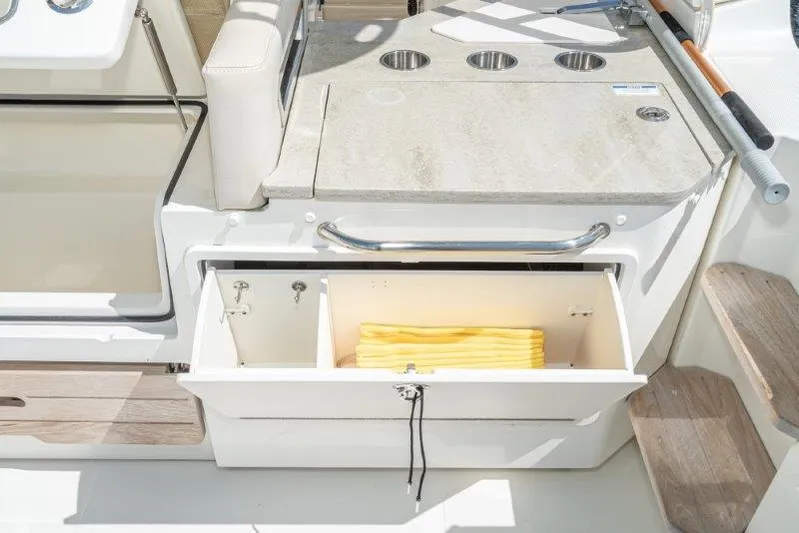 Boston Whaler 350 Realm Yacht Photos Pics 