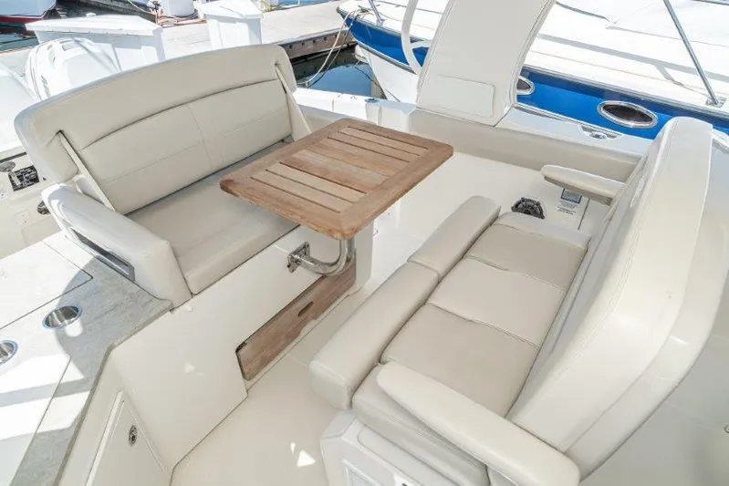 Boston Whaler 350 Realm Yacht Photos Pics 