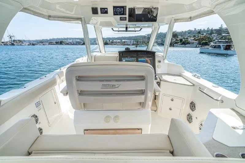 Boston Whaler 350 Realm Yacht Photos Pics 