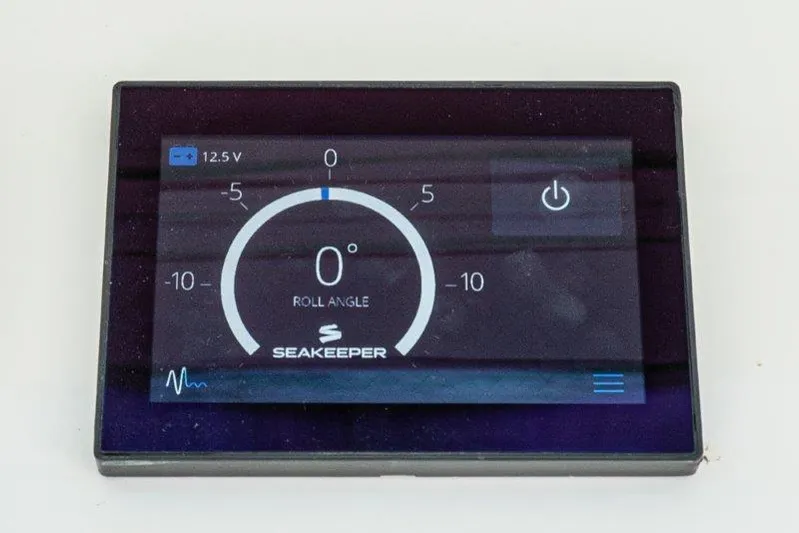 Boston Whaler 350 Realm Yacht Photos Pics 