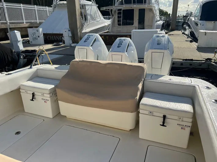 Gyn Tonic Yacht Photos Pics 