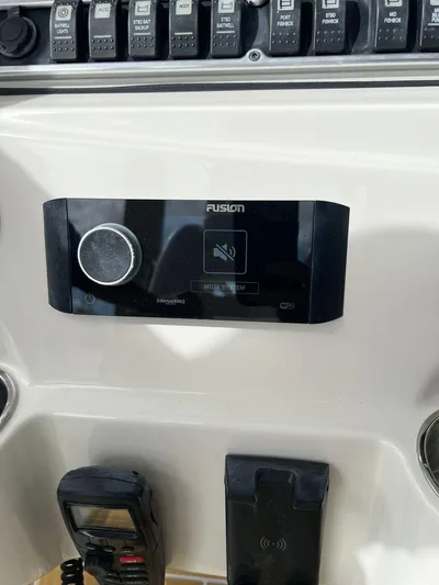 Gyn Tonic Yacht Photos Pics 