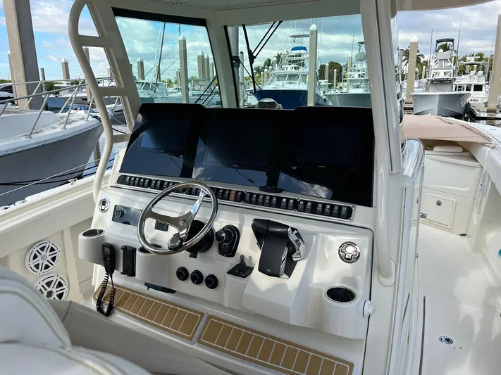 Gyn Tonic Yacht Photos Pics 