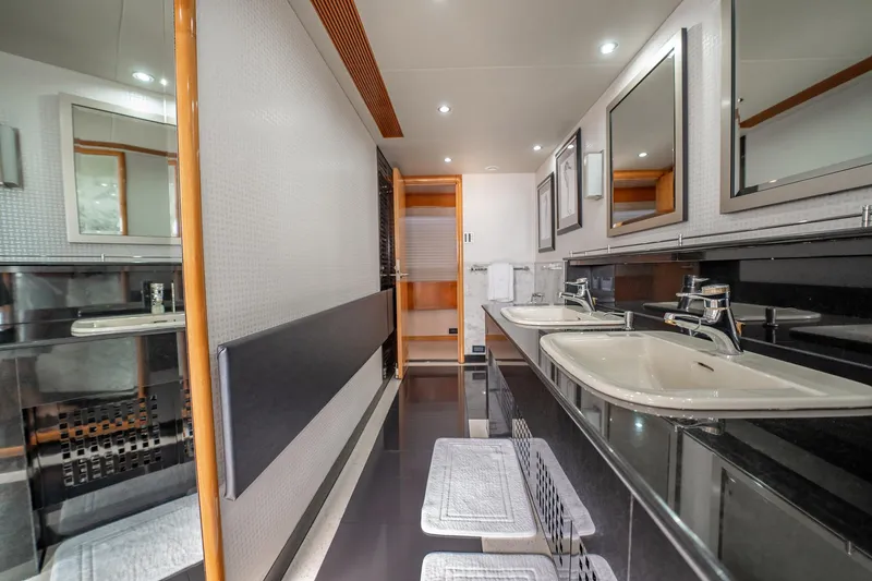 Island Heiress Yacht Photos Pics 