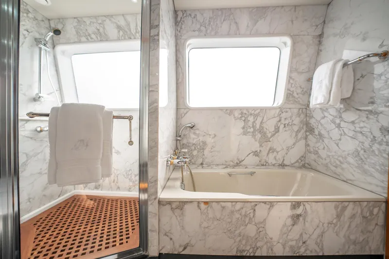 Island Heiress Yacht Photos Pics 