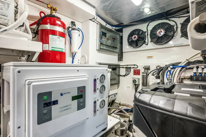 Jaaamn Yacht Photos Pics 2021 Riviera 575 Suv - Image 44