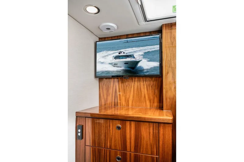 Jaaamn Yacht Photos Pics 2021 Riviera 575 Suv - Image 40