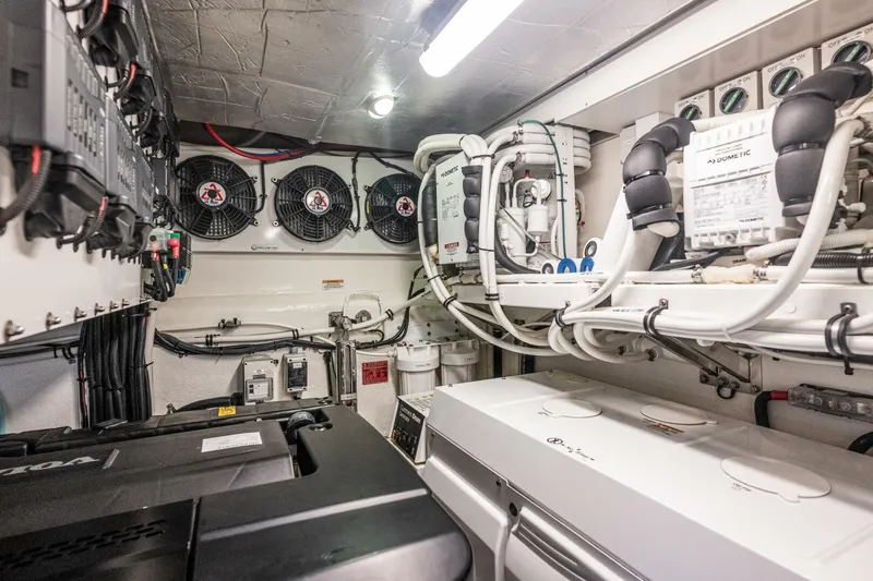 Jaaamn Yacht Photos Pics 2021 Riviera 575 Suv - Image 43