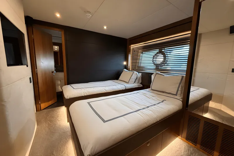 Kastelan Yacht Photos Pics Luxurious twin bedroom on 2015 Sunseeker 28 Metre Yacht with modern decor.