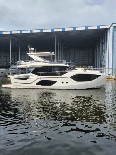  Yacht Photos Pics 2023 Absolute 52 Fly - Image 9