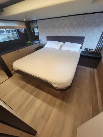  Yacht Photos Pics 2023 Absolute 52 Fly - Image 30