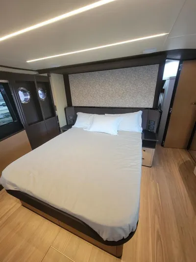  Yacht Photos Pics 2023 Absolute 52 Fly - Image 22