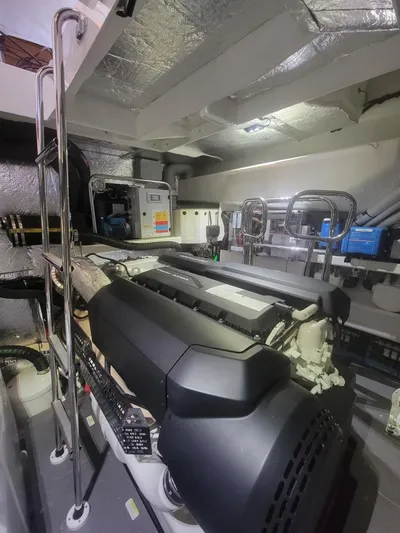  Yacht Photos Pics 2023 Absolute 52 Fly - Image 39