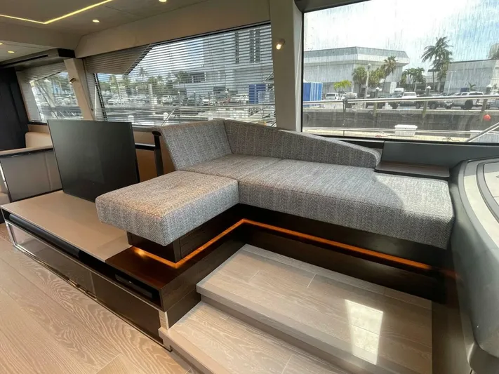  Yacht Photos Pics 2024 Sunseeker Manhattan 68 - Image 18