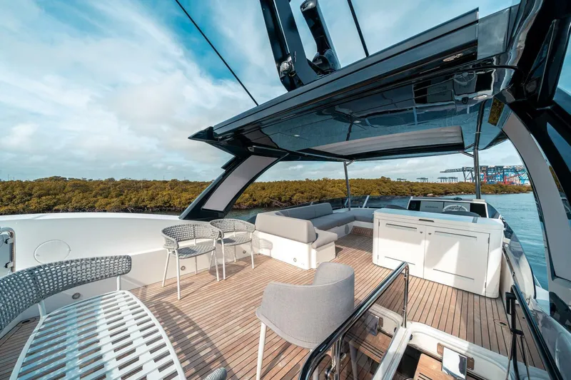  Yacht Photos Pics 2024 Sunseeker Manhattan 68 - Image 38