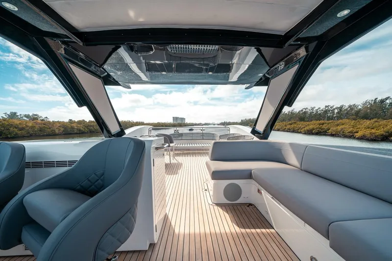  Yacht Photos Pics 2024 Sunseeker Manhattan 68 - Image 34