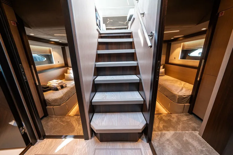  Yacht Photos Pics 2024 Sunseeker Manhattan 68 - Image 22