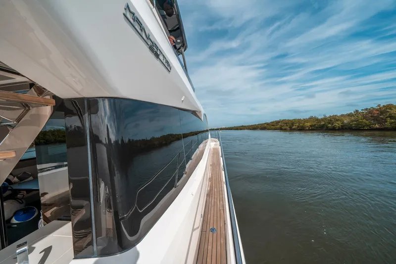  Yacht Photos Pics 2024 Sunseeker Manhattan 68 - Image 47