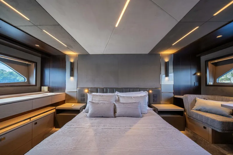  Yacht Photos Pics 2024 Sunseeker Manhattan 68 - Image 31