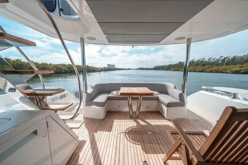  Yacht Photos Pics 2024 Sunseeker Manhattan 68 - Image 43