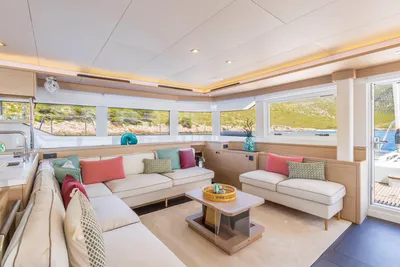 2025 Lagoon 60