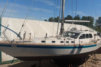 Roberts 53 Custom Pilothouse