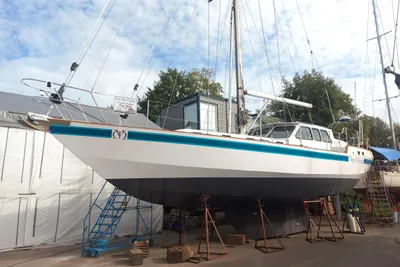 Roberts 53 Custom Pilothouse