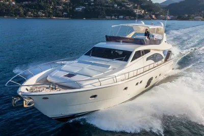 Ferretti Yachts 681