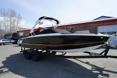 Four Winns H2 Surf
