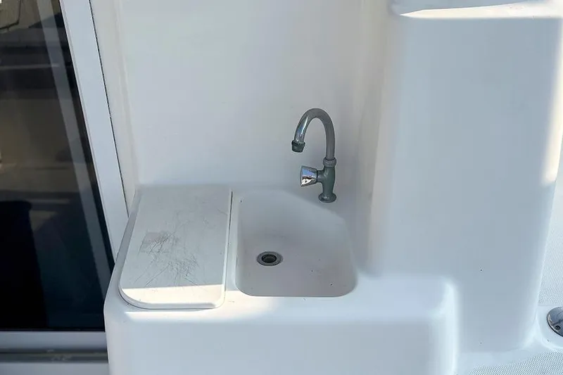  Yacht Photos Pics 2002 Silverton 42 Convertible yacht sink with faucet and cover.