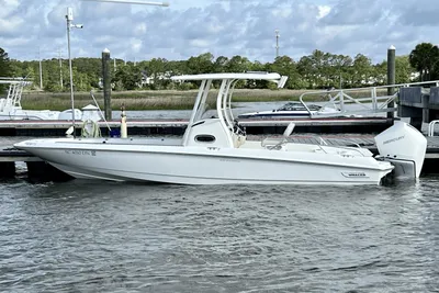 Boston Whaler 240 Dauntless