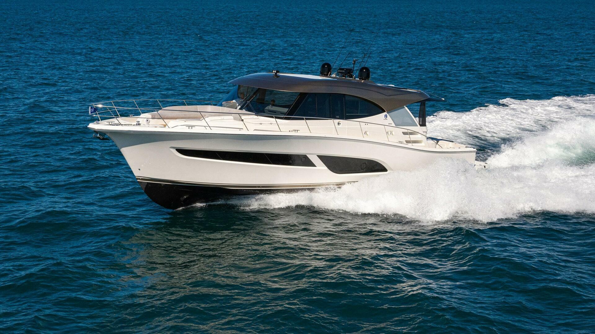 2024 Riviera 585 SUV Motor Yacht for sale - YachtWorld